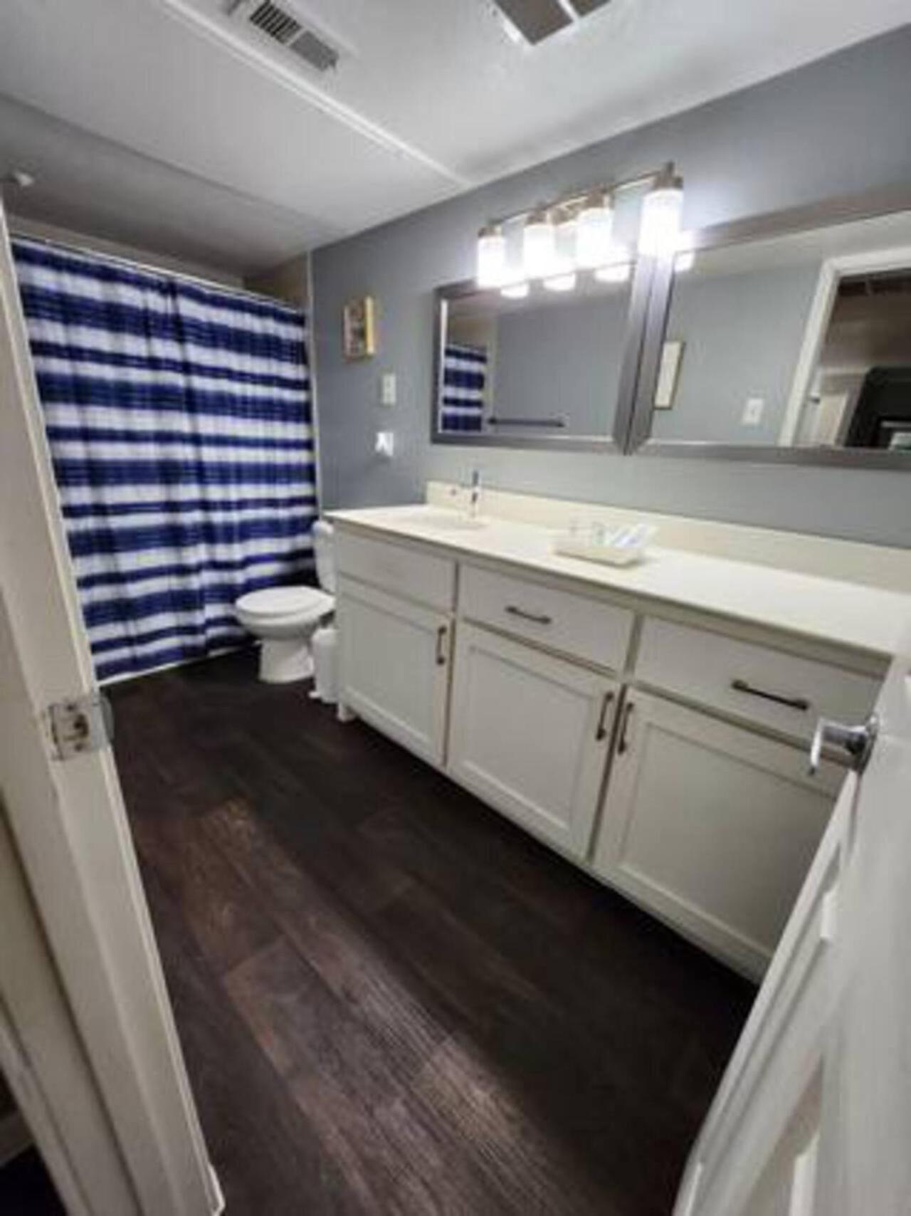 Blue Shark *B501* @ Medical Center 1Br Modern King Apartment With Private Patio Houston Bagian luar foto